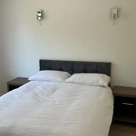 Remarkable 4-bed House In Holiday home